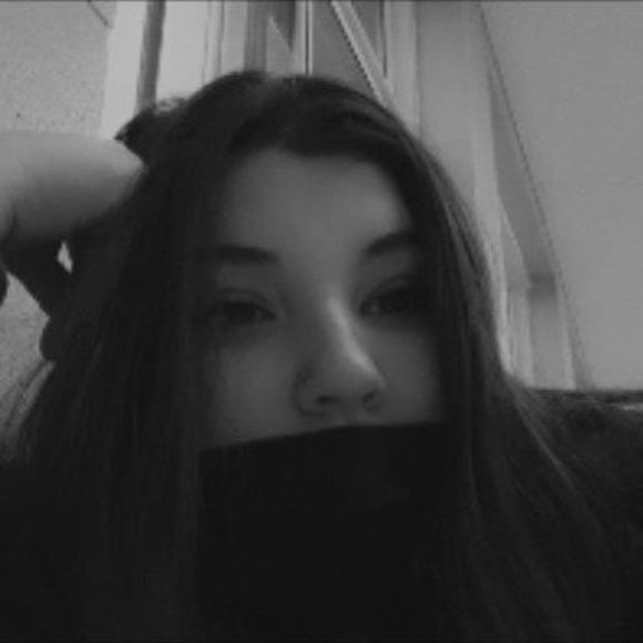 Profile Picture of Hamelya Lavigne (@hamelyalavigne) on Poshmark