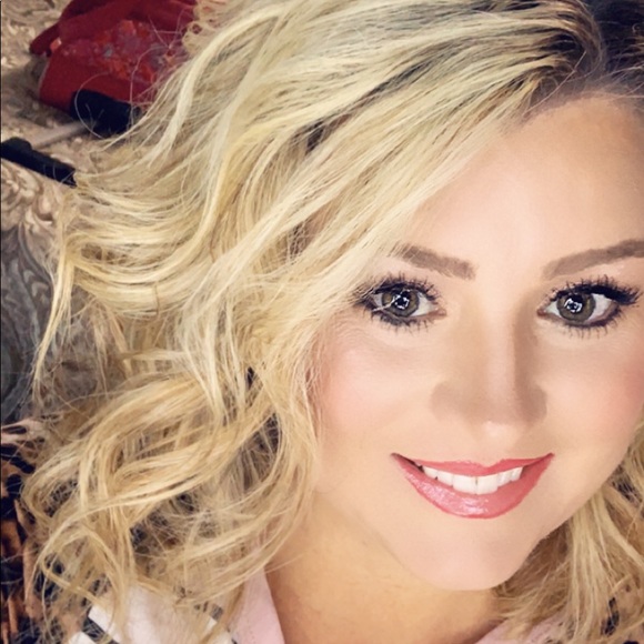 Profile Picture of Kimberly Canaday (@kscanaday) on Poshmark