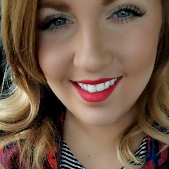 Profile Picture of Shelby Esmeyer (@shelbyesmeyer) on Poshmark