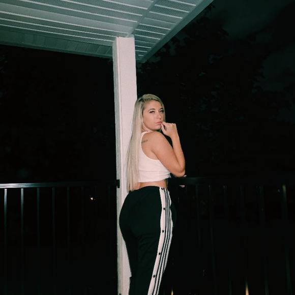 Profile Picture of Kendra Nymeyer (@kendra6232) on Poshmark