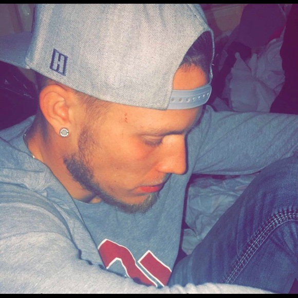 Profile Picture of Chris Buttress (@manbun21) on Poshmark