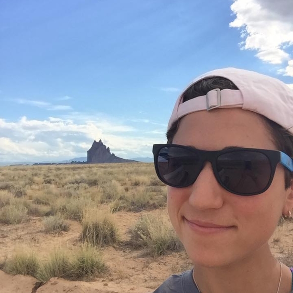 Naomi Gorfinkle - Poshmark Profile Picture of Naomi Gorfinkle (@naomigorfinkle) on Poshmark