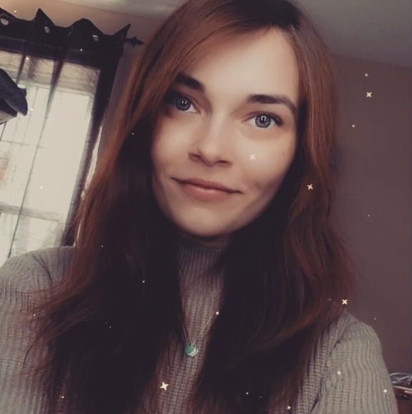 Profile Picture of Eva Mrozowski (@eva_xox_123) on Poshmark