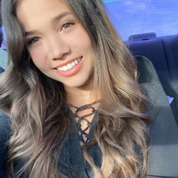 Profile Picture of Ana Grullon (@anagrullon334) on Poshmark