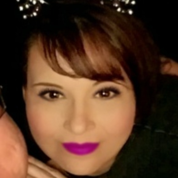 Profile Picture of Amanda Shugart (@shugarskull77) on Poshmark