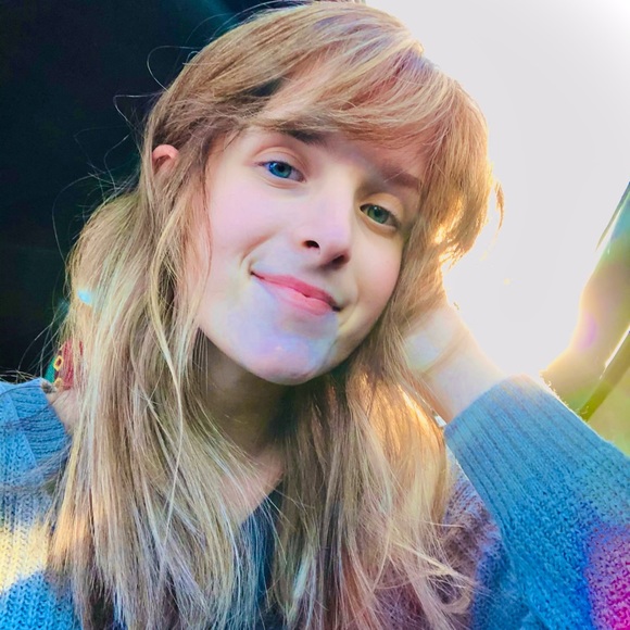 Profile Picture of Sarah Bratcher (@sarahbratcher_) on Poshmark