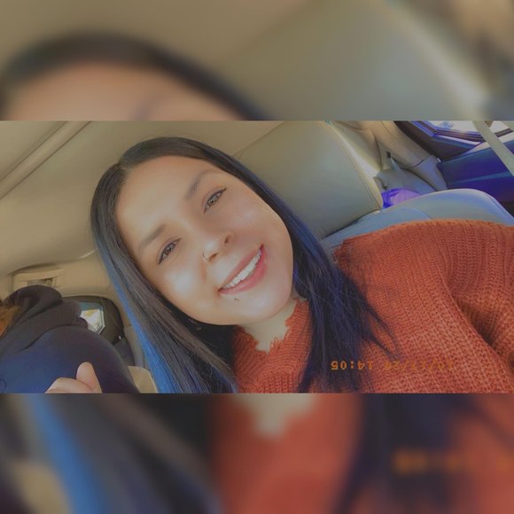 Dominique Hommes - Poshmark Profile Picture of Dominique Hommes (@domhommes) on Poshmark