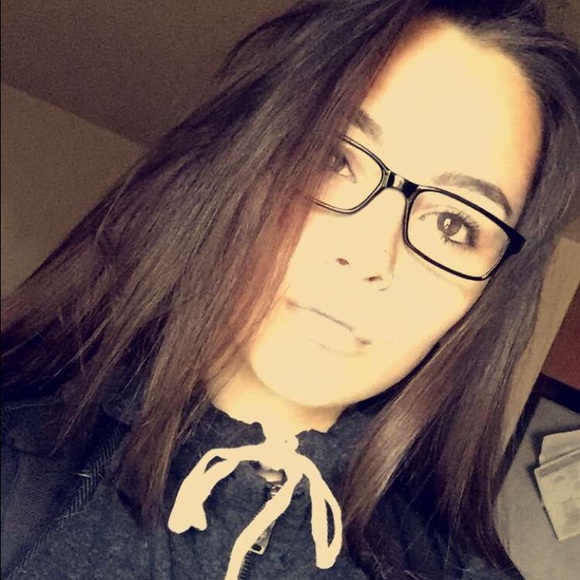 Profile Picture of Ceaira Sigette (@ceaira_sigette) on Poshmark