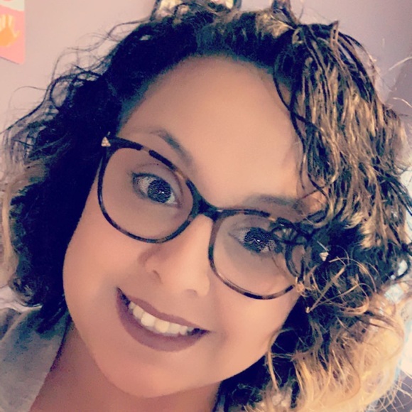 Profile Picture of Guadalupe Zurek (@gzurek) on Poshmark