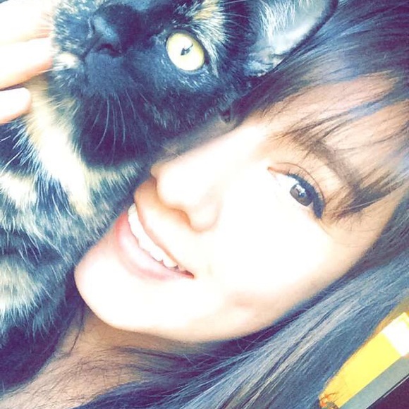 Profile Picture of Vivian Alvarado (@valvara1) on Poshmark