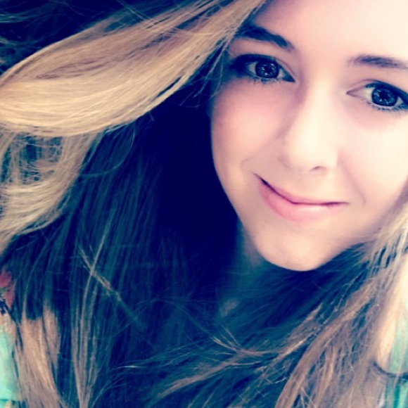 Profile Picture of Sophia Hudson (@sozzledwolf) on Poshmark