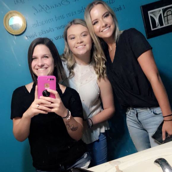 Profile Picture of Baylee Long (@baydee06) on Poshmark