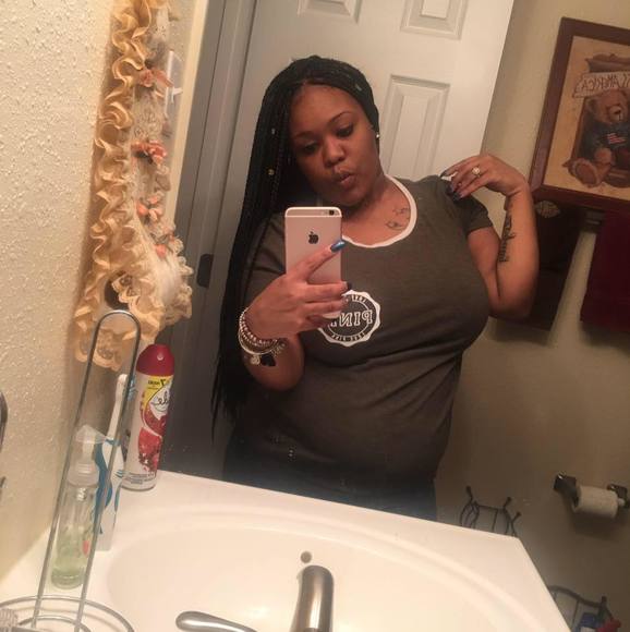 Profile Picture of Marketia Massey (@ketiamassey) on Poshmark