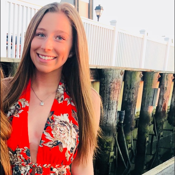 Profile Picture of Amanda Mazurek (@aamandamazz) on Poshmark