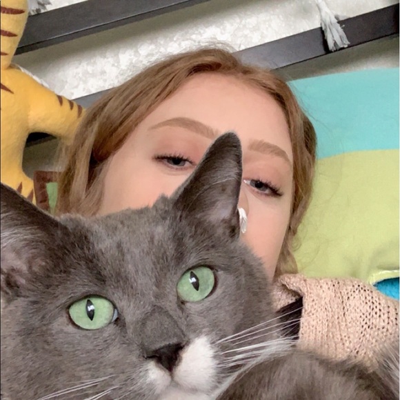Profile Picture of Jenna Foster (@jfoster12200) on Poshmark