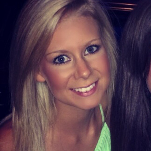 Hunter Besancon - Poshmark Profile Picture of Hunter Besancon (@hunterjade_) on Poshmark