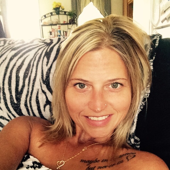 Profile Picture of Heather Hansler (@heatherhansler1) on Poshmark