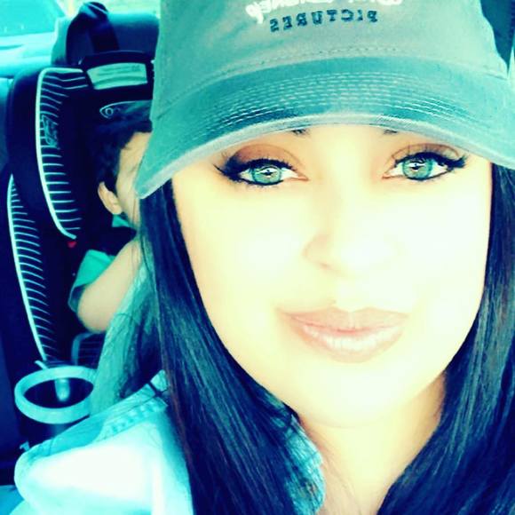 Profile Picture of Danielle Dumas (@dadumaz8) on Poshmark