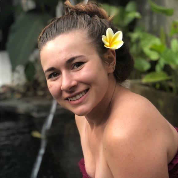 Profile Picture of Karlee Stratton (@karleestratton) on Poshmark