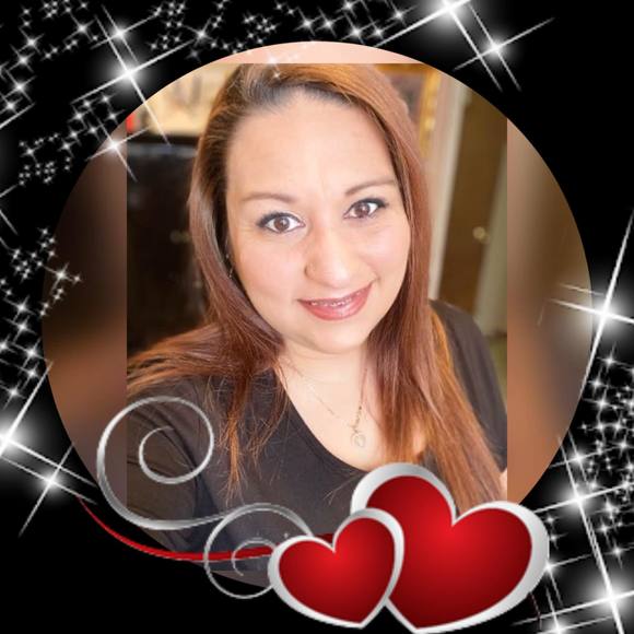 Profile Picture of Noemi Pena (@movedin2005) on Poshmark