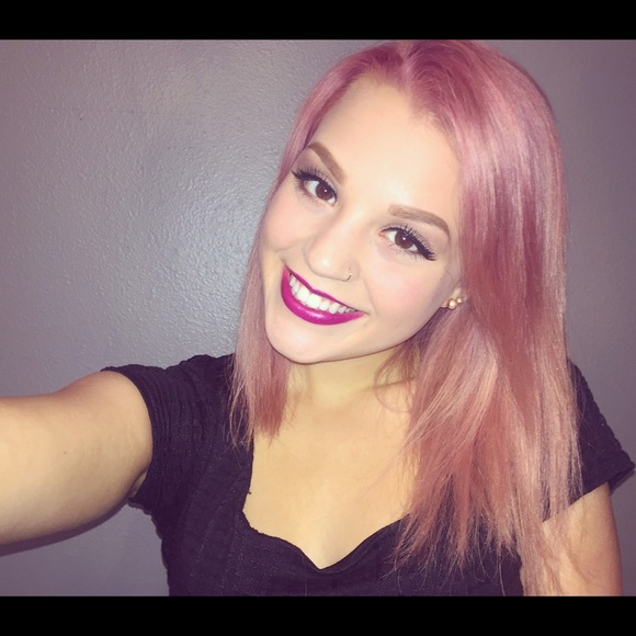 Profile Picture of Abby Luzaich (@abbyluzaich) on Poshmark