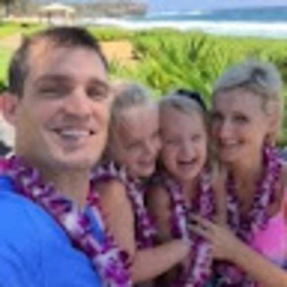 Profile Picture of Terry Gable (@t_g_ga) on Poshmark