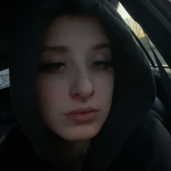 Profile Picture of Joscella Ichtertz (@joscella_) on Poshmark