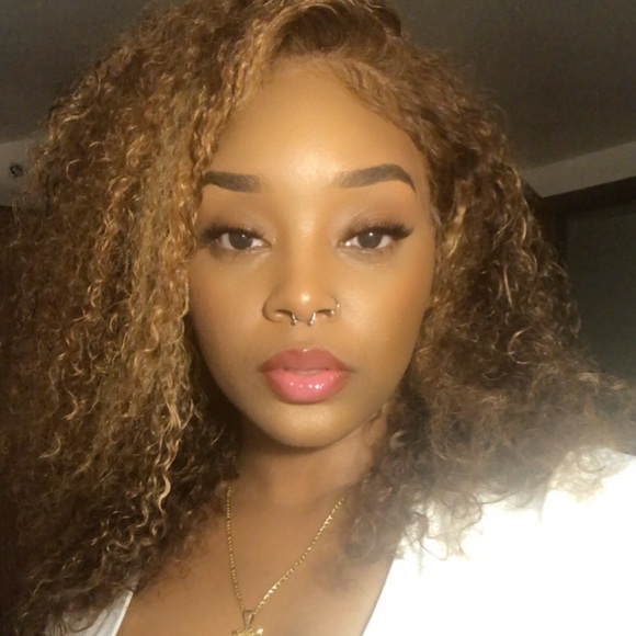 Hassania Lorraine1111 - Poshmark Profile Picture of Hassania Lorraine1111 (@sanialorraine) on Poshmark