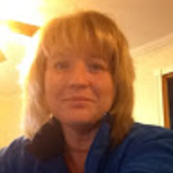 Profile Picture of Annette Nostrom (@nostrom75) on Poshmark