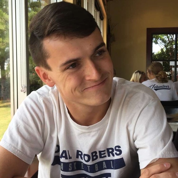 Profile Picture of Daniel Dotson (@dotson5517) on Poshmark