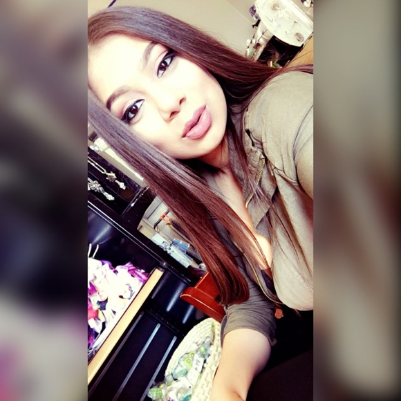 Profile Picture of Alondra Hipolito (@aloooxoxo) on Poshmark