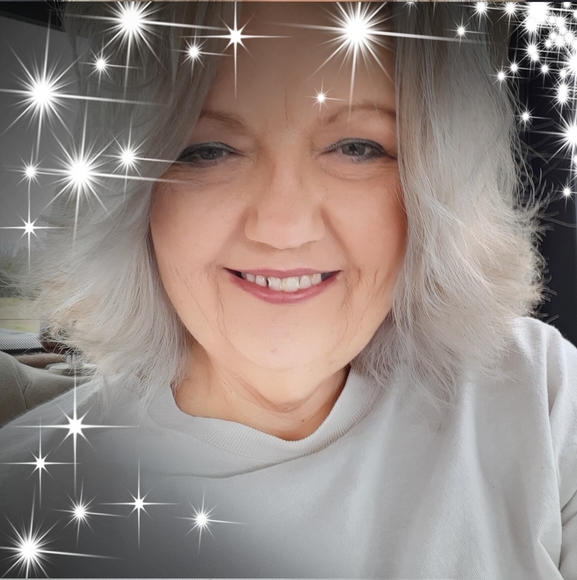 Profile Picture of Tina maye Dyal (@tinamaye) on Poshmark