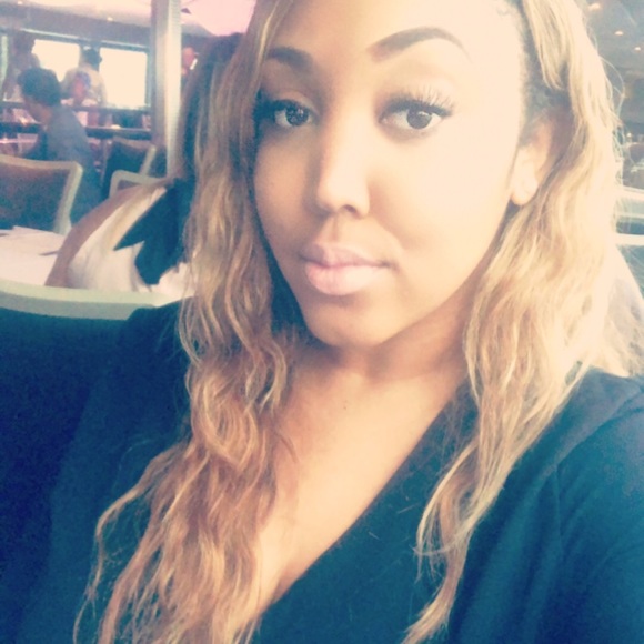 Profile Picture of Maya Stevey (@xxila_) on Poshmark