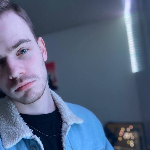 Profile Picture of Brandon Fotiathis (@brandonfottv) on Poshmark