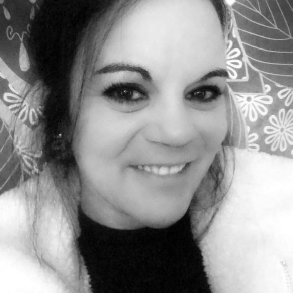 Profile Picture of Amy Brown (@amybrown1) on Poshmark