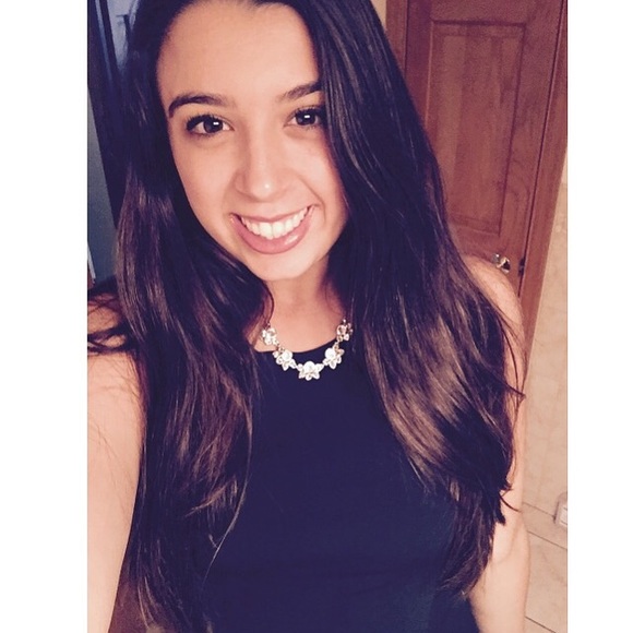 Profile Picture of Devin Deveau (@devindeveau) on Poshmark