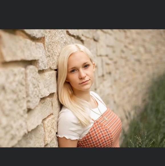 Profile Picture of Autumn Renner (@autumnrenner) on Poshmark