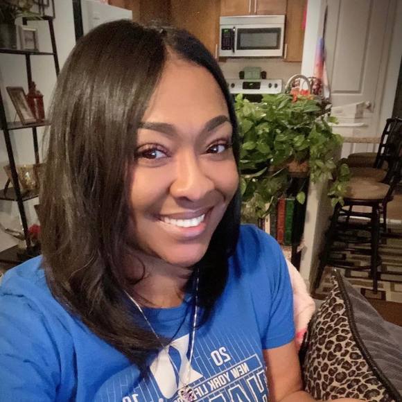 Profile Picture of Donnazetta Murray (@getmewhileimhot) on Poshmark