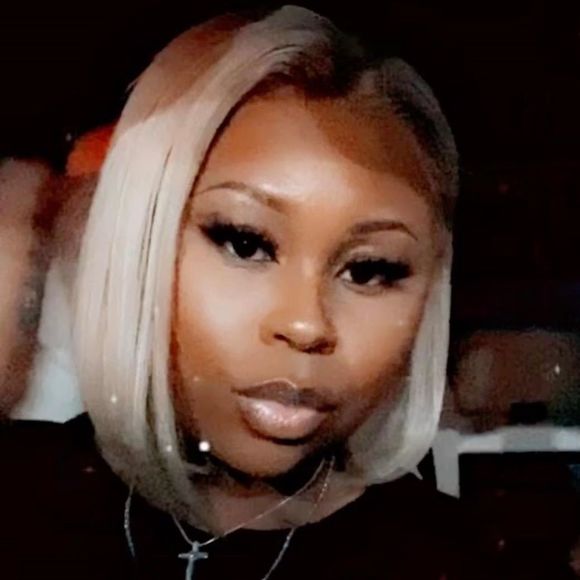 Profile Picture of Shareka Wesley (@sharekawesley) on Poshmark