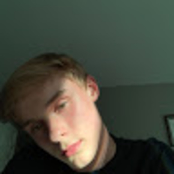 Profile Picture of Brady Hollis (@bradyhollis2) on Poshmark