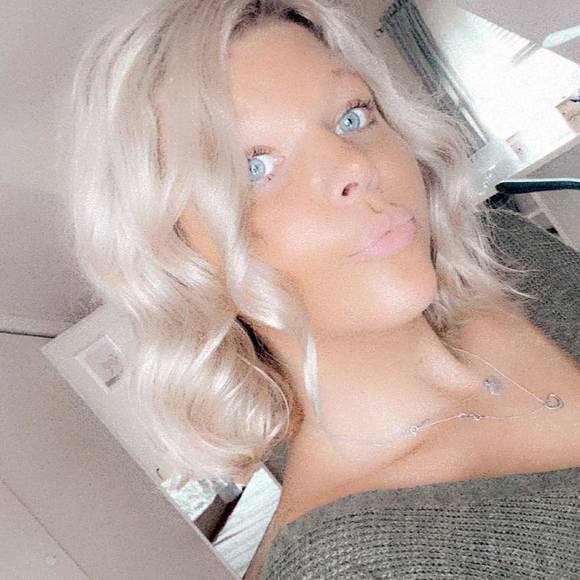 Profile Picture of Gabrielle Lowe (@gabriellelow280) on Poshmark