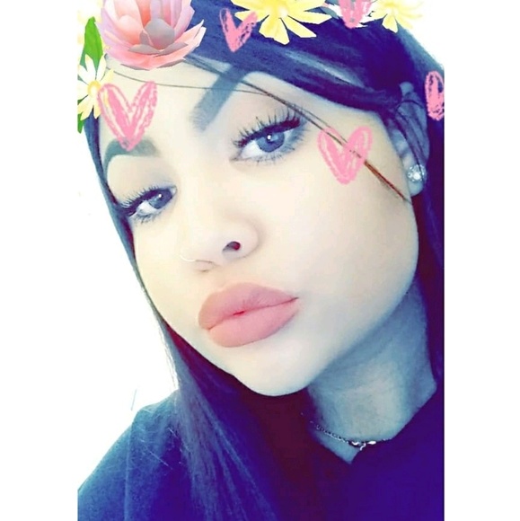 Profile Picture of Mariyah Descisciolo (@mariyah_marie00) on Poshmark