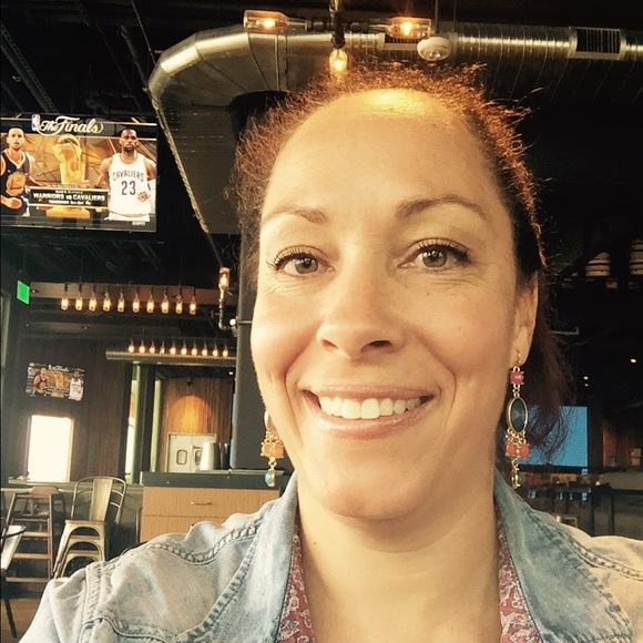 Profile Picture of Tina Tyler (@wannabefitmama5) on Poshmark