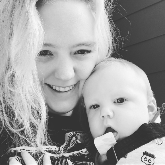 Profile Picture of Amanda Foutch (@amiller723) on Poshmark