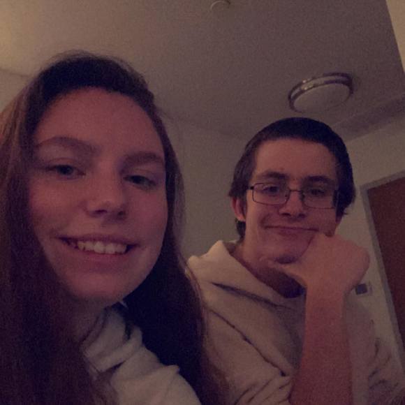 Profile Picture of Caitlin Gamelin (@caitlingamelin) on Poshmark