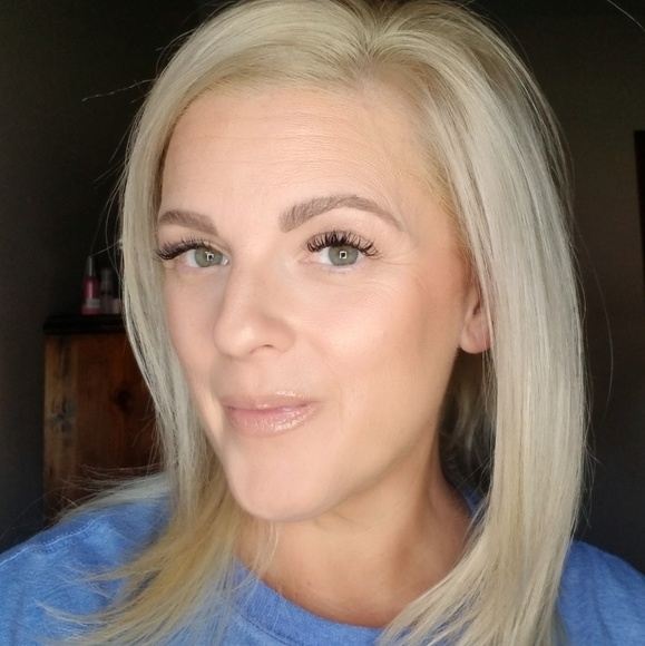 Profile Picture of Jennifer Cornelsen (@jcornelsen) on Poshmark