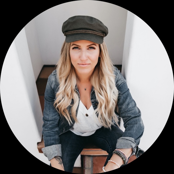 Profile Picture of Kari Keating (@karikeating) on Poshmark