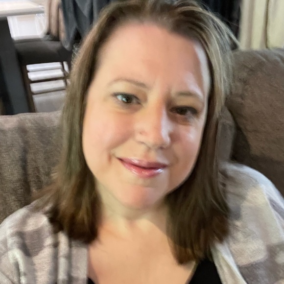 Profile Picture of Amanda Gould (@amandagould790) on Poshmark