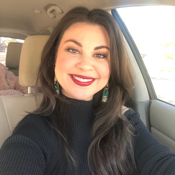 Profile Picture of Whitney Lambert (@whitlambert) on Poshmark