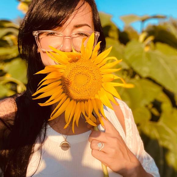 Profile Picture of Laurel Hales (@laurel_jayne) on Poshmark